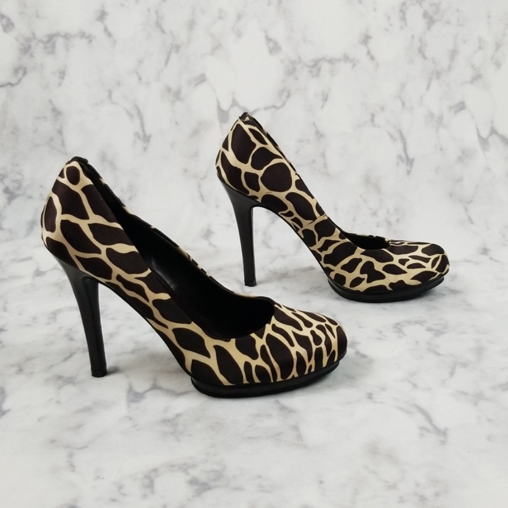 Animal print Giraffe 4.5" High heels size 9